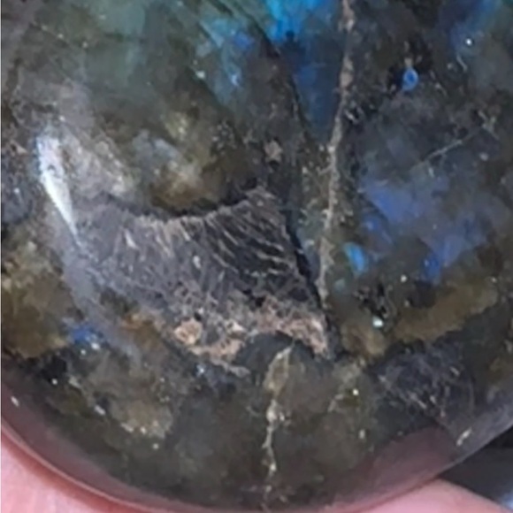 Pilished Labradorite Palm stone A grade - Picture 14 of 15